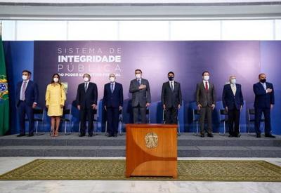 Bolsonaro diz que foi "moldando" Esplanada por "questão política"