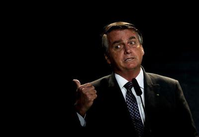 Bolsonaro critica Anvisa por passaporte da vacina: "De novo, p...?"
