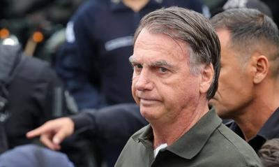 PF conclui que Bolsonaro precisa passar por cirurgia de hérnia