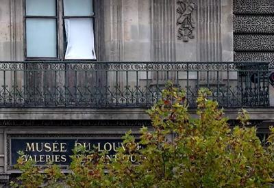 Roubo no Louvre: ação relâmpago, joias francesas levadas e fuga de moto