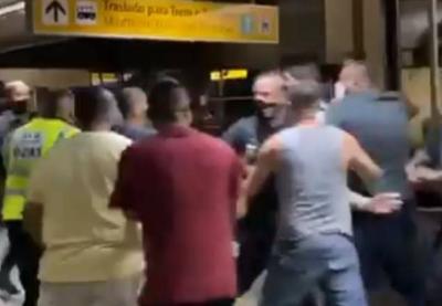 Jogadores do Corinthians sofrem ameaças durante desembarque em SP