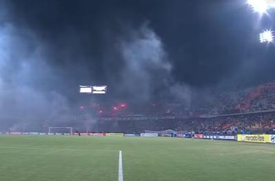 Jogo entre Independiente de Medelín e Flamengo é cancelado após confusão da torcida