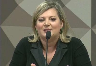 Joice Hasselmann acusa Eduardo Bolsonaro de encabeçar milícia virtual