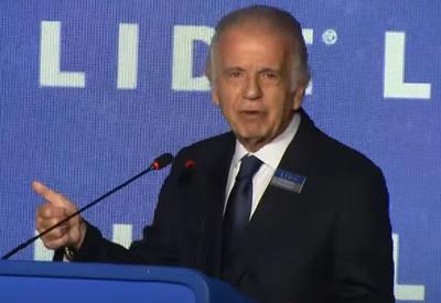 "Risquei 8 de janeiro de todos os meus calendários", diz ministro da Defesa