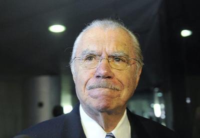 Ex-presidente José Sarney recebe alta de hospital no Maranhão