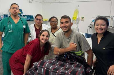 Jovem resgatado após 5 dias desaparecido no Pico Paraná recebe alta médica