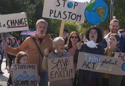 Jovens de 150 países protestam em defesa do meio ambiente