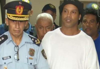 Justiça do Paraguai mantém prisão preventiva de Ronaldinho Gaúcho
