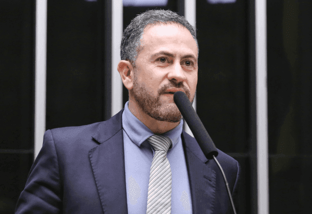 Vice de Haddad segue indefinido, e PT amplia negociações para formar chapa em SP, diz Kiko Celeguim