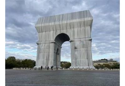 Arco do Triunfo é empacotado em projeto de Christo e Jeanne-Claude