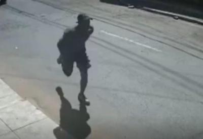 Vídeo: ladrão é atropelado após roubar celular e fugir