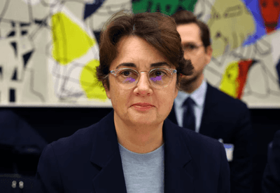 Macron aceita renúncia da diretora do Louvre após roubo milionário e crise interna