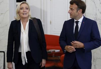 Com extrema-direita liderando pesquisas, França faz primeiro turno de eleições legislativas neste domingo (30)