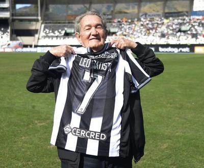 Léo Batista recebe homenagens de clubes brasileiros 