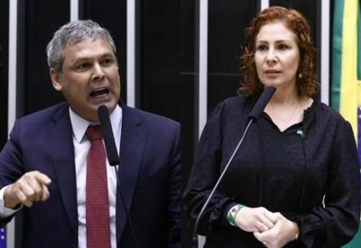 Líder do PT aciona STF para exigir cumprimento de decisão que cassou mandato de Carla Zambelli