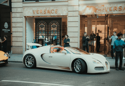 Prada compra Versace por US$ 1,4 bilhão