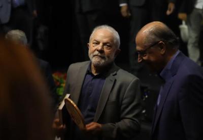 Lula prevê isenção de IR para quem ganha até R$ 5 mil
