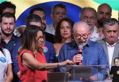 Em primeiro discurso, Lula diz que democracia venceu