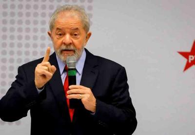 Negativa de Bolsonaro à vacina é crime contra a nação, diz Lula