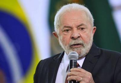 Lula anuncia reajuste na merenda e critica "desmonte" em governos anteriores