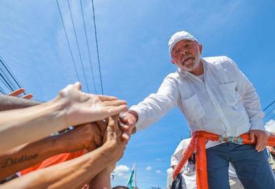 Na reta final, Lula participa de ato em defesa da democracia