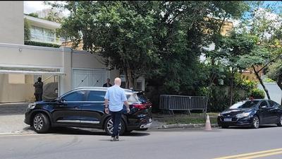 Lula volta pra casa em SP e poderá recuperar rotina de trabalho