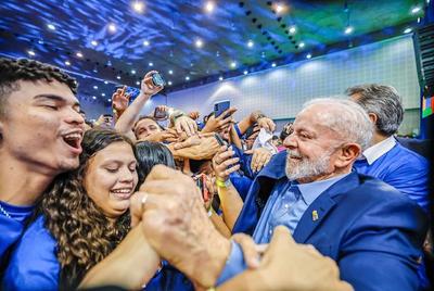 Lula diz que mulher sem profissão corre risco de ser agredida pelo marido