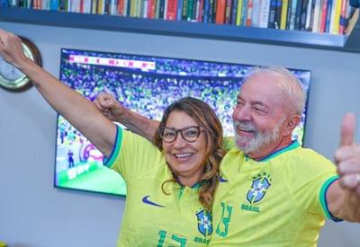 Após defender camisa verde e amarela, Lula celebra vitória do Brasil na Copa