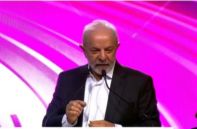 "Ninguém respeita quem não se respeita", diz Lula sobre revogação das tarifas de Trump