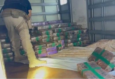 VÍDEO: polícia apreende mais de uma tonelada de maconha após perseguição em SP