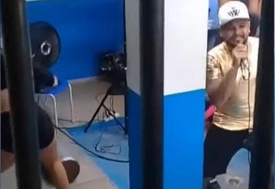 Vídeo: detentos organizam festa com funkeiros e dançarinas em Pernambuco