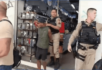 Homem rouba celular de mulher, é perseguido e preso por populares em Minas