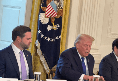 Trump assina decreto para proteger receita do petróleo venezuelano em contas nos EUA