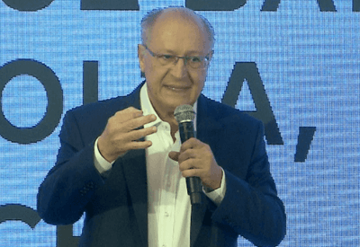 "Não fico feliz", diz Alckmin sobre fusão do PSDB 