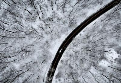 Tempestade de neve e gelo provoca cancelamentos de voos nos EUA
