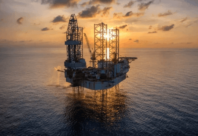 Petróleo entrou em 'ponto de ruptura' com bloqueio em Ormuz, diz consultoria