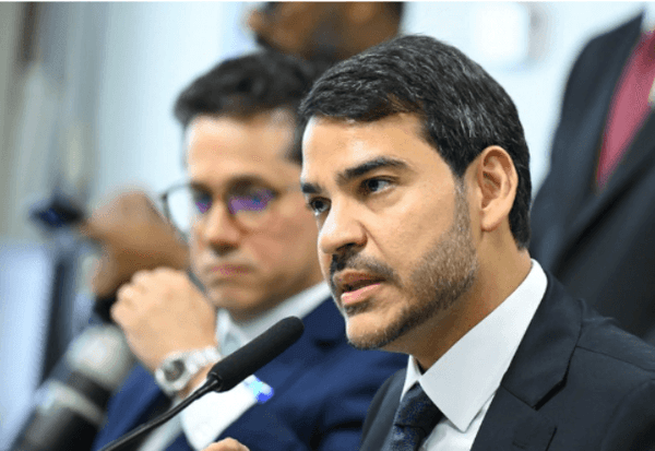 Imagem da notícia: “Ficar na AGU vai reabilitá-lo para vagas futuras no STF”, defende aliado de Messias
