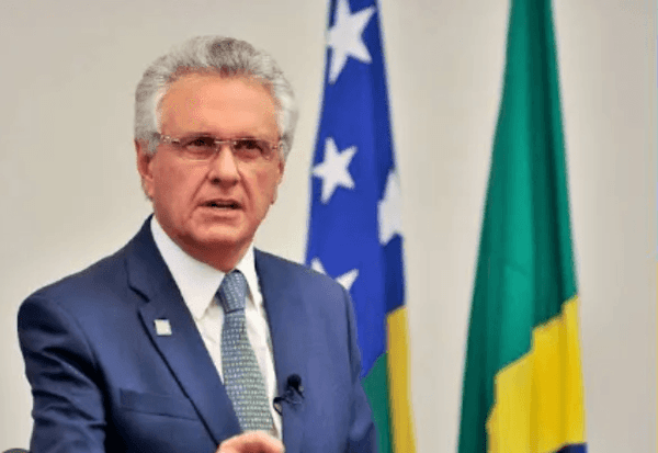 Imagem da notícia: Na disputa pelo mesmo eleitorado de Flávio Bolsonaro, Caiado se rotula anti-Lula desde 1989