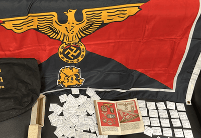 Homem de 70 anos é preso por comercializar objetos com símbolos nazistas no Rio