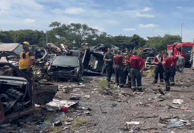Incêndio atinge pátio da CET e destrói carros que seriam leiloados