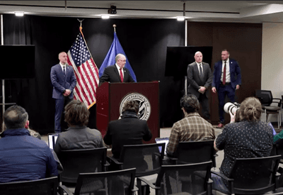 Trump vai retirar 700 agentes de imigração de Minnesota