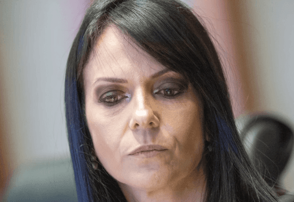 Imagem da notícia: Moraes dá prazo de 90 dias para domiciliar de condenada por golpe