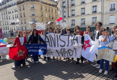 Brasileiros em Paris realizam atos contra anistia e PEC da Blindagem