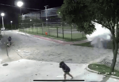 Veja: Explosivo é lançado perto de crianças em praça no Rio