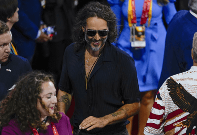 Russell Brand, ex-marido de Katy Perry, é acusado de estupro e agressão sexual