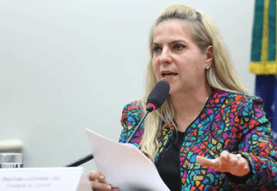 Deputada do PT que viajava em rumo a Gaza diz ser vítima de maus-tratos em prisão israelense