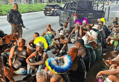 Polícia encontra armas em ônibus com foliões no Rio