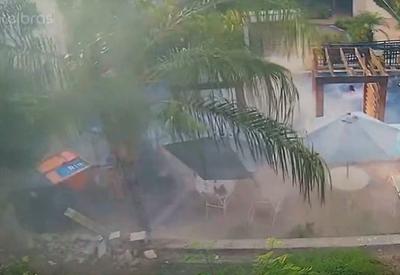 Trator perde freio e invade área de lazer de condomínio no Rio 