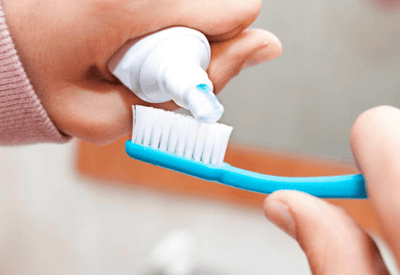 Anvisa orienta consumidores a notificarem reações indesejáveis a uso de creme dental