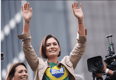 Michelle Bolsonaro nega especulações de que esteja pronta para concorrer em 2026